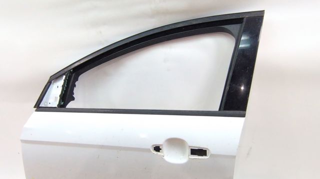 Pieza Puerta delantera izquierda para Ford Focus III segunda mano