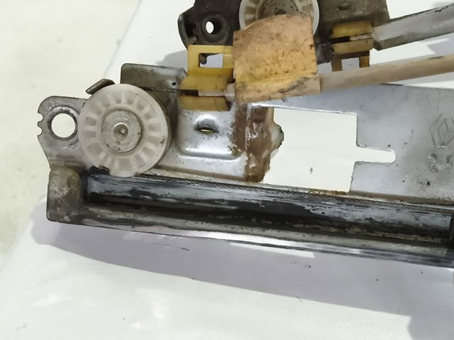 128000471 RENAULT Mecanismo de elevalunas de la puerta delantera izquierda  disponible Vigo