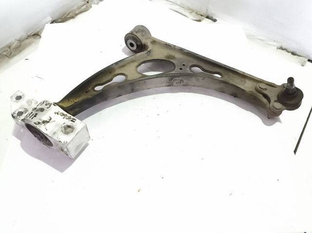 1K0407152BC Brazo inferior derecho de la suspensión delantera  disponible Utrera