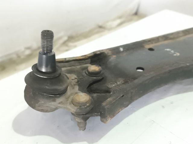 1K0407189E Brazo inferior izquierdo de la suspensión delantera  comprar en Zaragoza