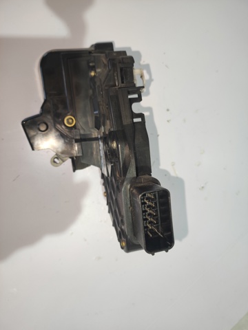 VOLVO 30753664 Cerradura de puerta delantera derecha  comprar en Ponferrada