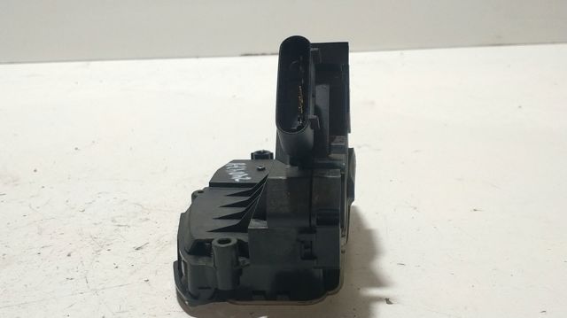 31301739 VOLVO Cerradura de puerta delantera derecha comprar Alcalá