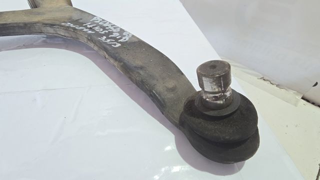 3521R4 Brazo inferior derecho de la suspensión delantera  comprar en Reus