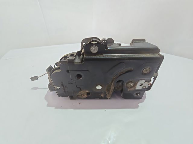 3D1837016AC Cerradura de puerta delantera derecha  disponible Utrera