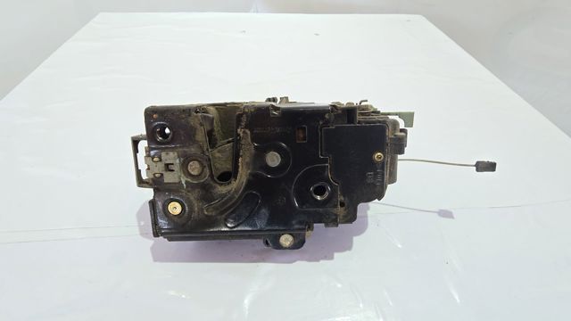 VAG 3D1837016AC Cerradura de puerta delantera derecha  en stock Terrassa
