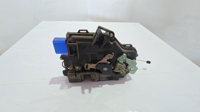 3D1837016AC VAG Cerradura de puerta delantera derecha  disponible Alicante