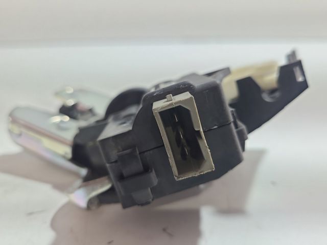 4F5827505D Cerradura de tapa de maletero  disponible Burgos