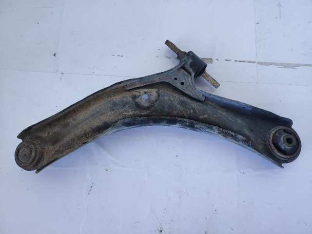 54500BB00A Brazo inferior derecho de la suspensión delantera  en stock Sabadell