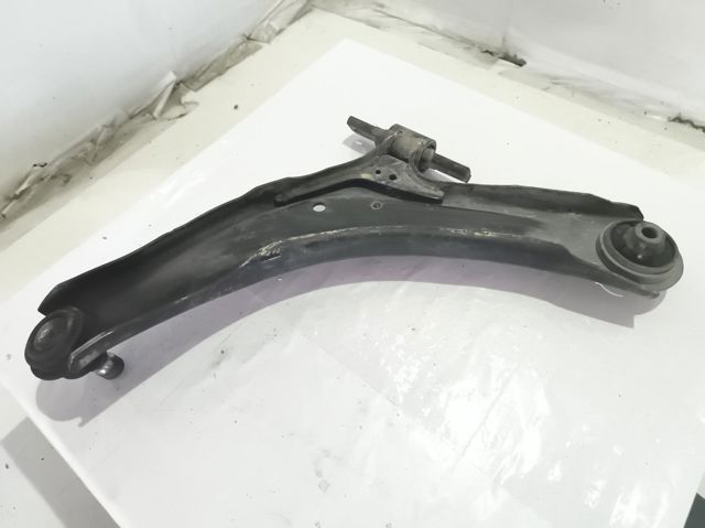 54500BB00A Brazo inferior derecho de la suspensión delantera  comprar en Zaragoza