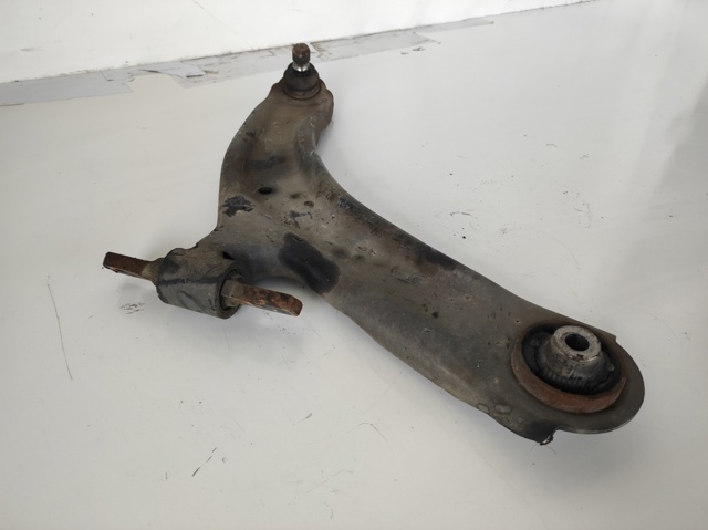 Brazo inferior derecho de la suspensión delantera 545040445R RENAULT
