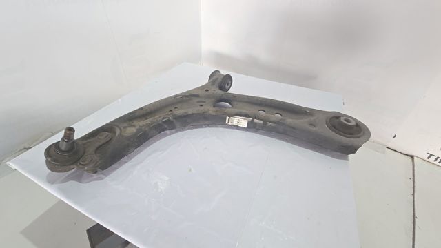 5Q0407151R VAG Brazo inferior izquierdo de la suspensión delantera  disponible Ourense