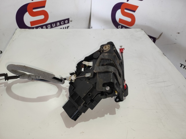 FORD 6M2AR26412BC Cerradura de la puerta trasera derecha  disponible Valladolid