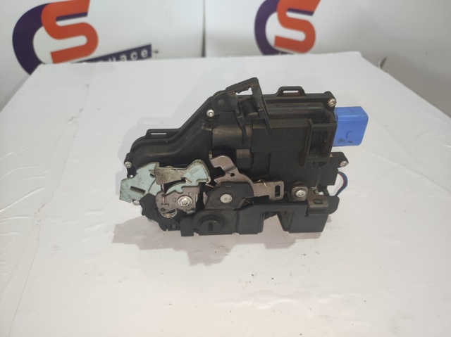 7L0839015D Cerradura de puerta trasera izquierda  en stock Sabadell