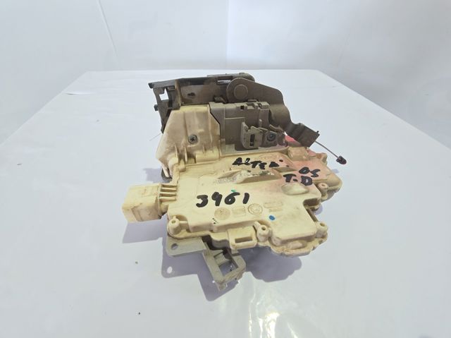 VAG 7L0839016D Cerradura de la puerta trasera derecha  en stock Terrassa