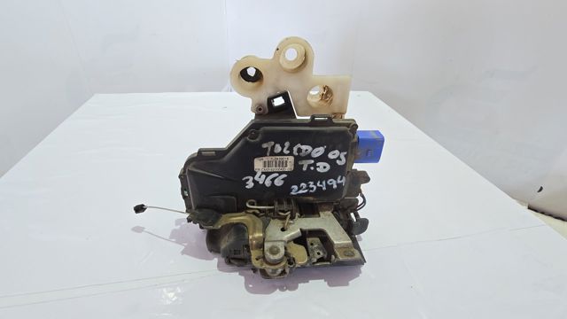 VAG 7L0839016D Cerradura de la puerta trasera derecha  en stock Valencia
