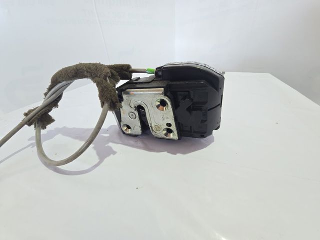 NISSAN 82500JD90C Cerradura de la puerta trasera derecha  disponible Lugo