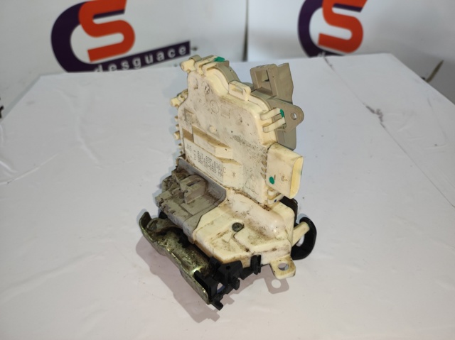 8J1837016C Cerradura de puerta delantera derecha  comprar en Pontevedra