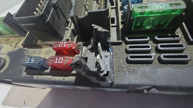 9650664080 PEUGEOT Caja de fusibles  disponible Alicante