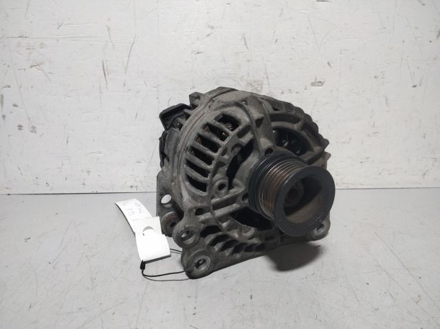 0124325013 VAG Alternador  comprar en Oviedo
