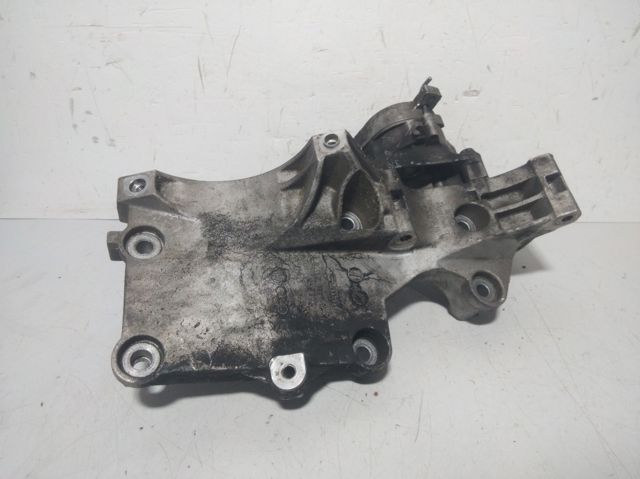 03G903143A Soporte del alternador comprar Almería