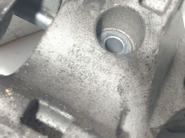 03G903143A VAG Soporte del alternador comprar Bilbao