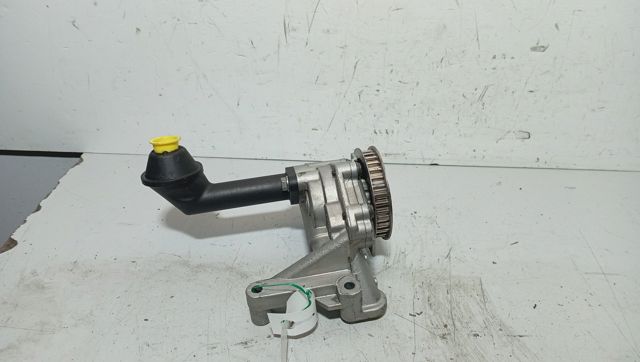 Bomba de aceite del motor 03L115105B VAG