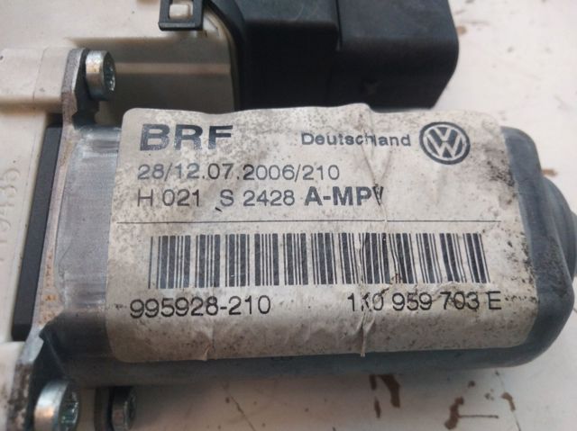 1K0959703E Motor del elevalunas de la puerta trasera izquierda comprar Girona