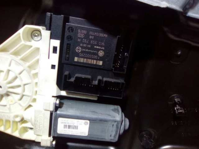 1K0959792M Motor del elevalunas de la puerta delantera derecha  comprar en Reus