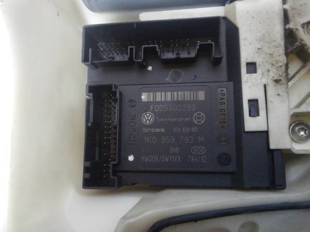 1K0959793M Motor del elevalunas de la puerta delantera izquierda  disponible Burgos