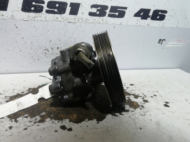 Bomba de dirección asistida  2S6C3A696DB FORD