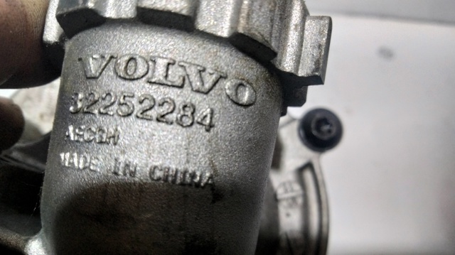 Bomba de refrigeración 32252284 VOLVO