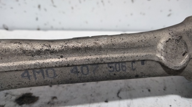 Brazo superior derecho de la suspensión delantera 4M0407506C VAG