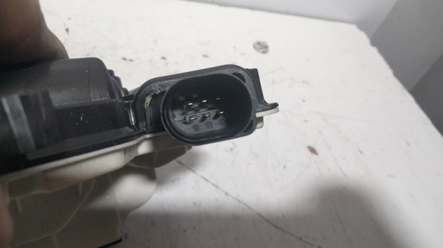 VAG 5N0839015D Cerradura de puerta trasera izquierda  disponible Valladolid