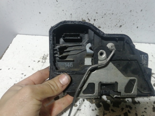 Cerradura de puerta delantera derecha 7202146 BMW