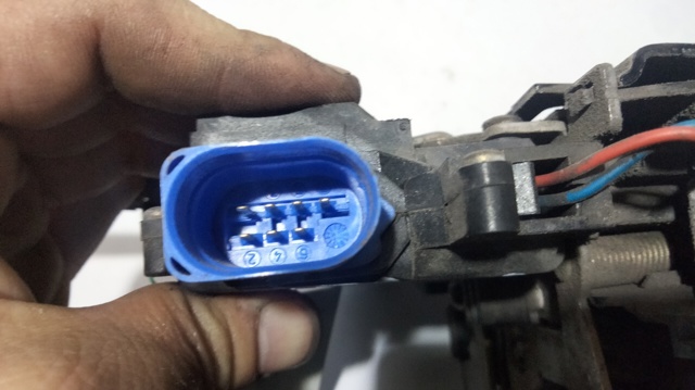 7L0839016 VAG Cerradura de la puerta trasera derecha comprar Madrid
