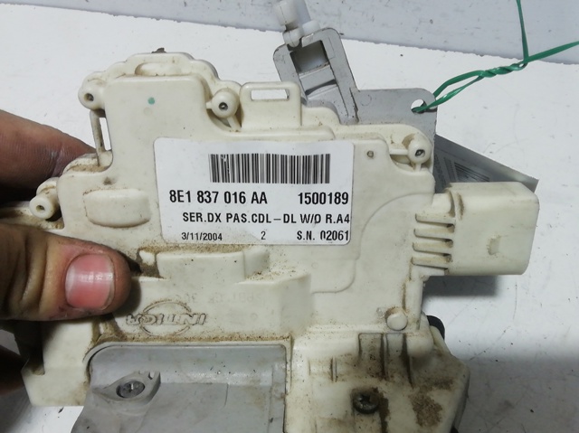 VAG 8E1837016AA Cerradura de puerta delantera derecha  en stock Valencia