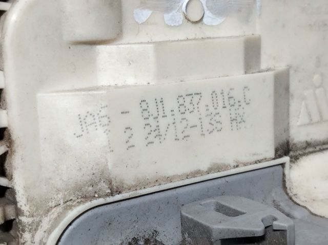 8J1837016C Cerradura de puerta delantera derecha  comprar en Reus