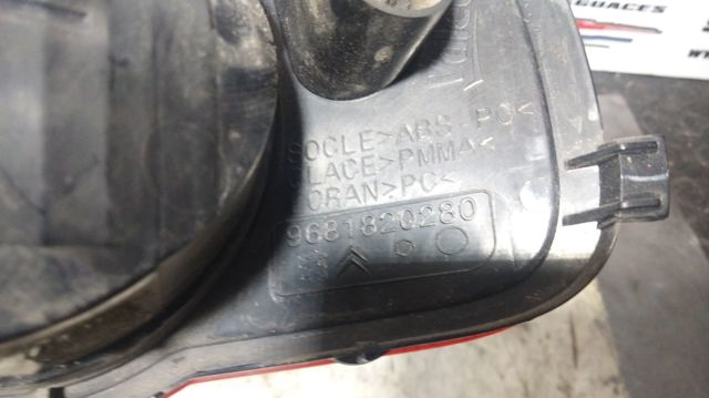 Piloto trasero izquierdo de parachoques 9681820280 PEUGEOT