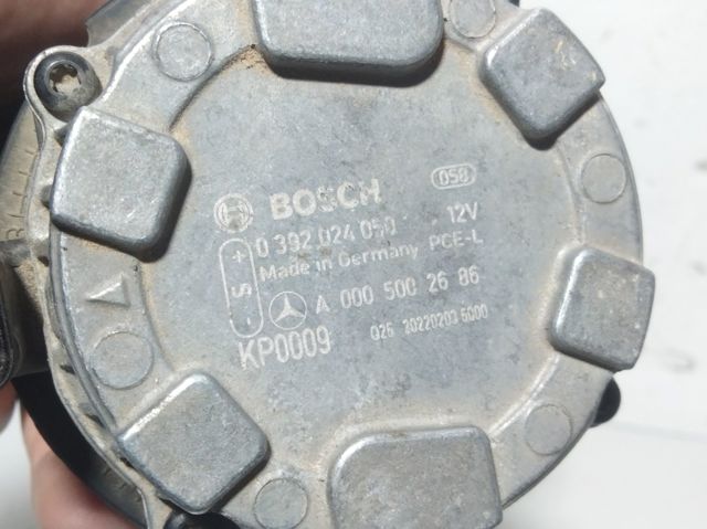 Bomba de agua del inversor A0005002686 MERCEDES