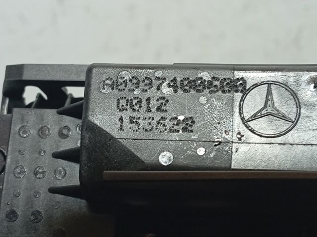A0997400600 Cerradura de tapa de maletero  disponible Burgos
