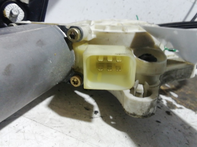 A2308201042 Motor del elevalunas de la puerta delantera  en stock Sabadell