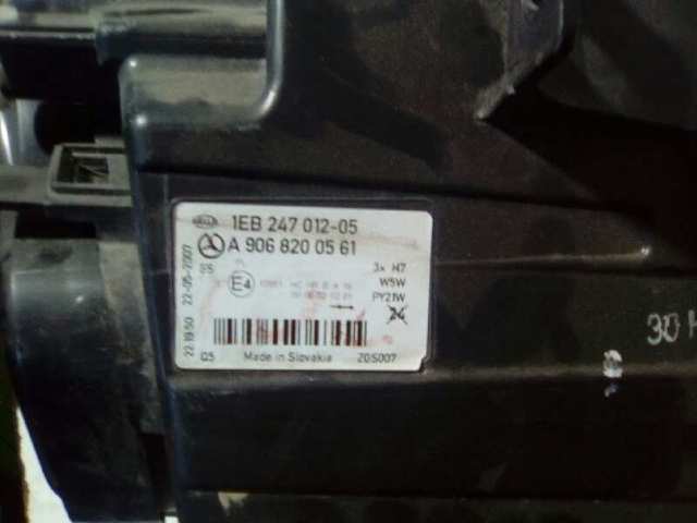 Faro delantero izquierdo A9068200561 MERCEDES