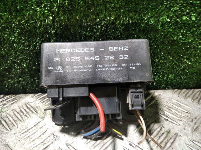 Relé, sistema de precalentamiento  Mercedes Viano  (W639)