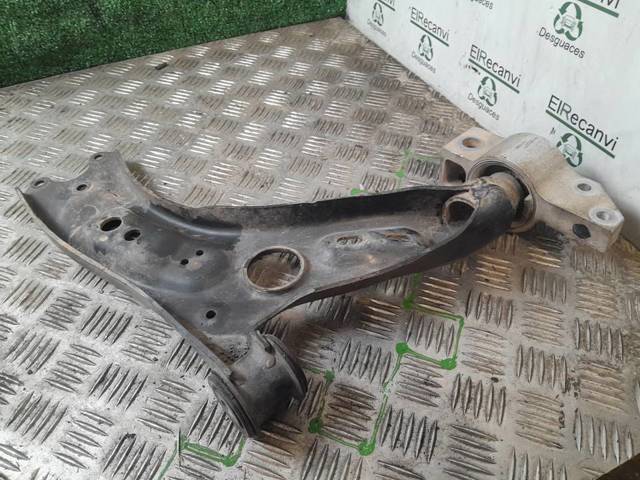 Comprar Buje delantero inferior del brazo de suspensión Skoda Fabia II 5J2, 542, 572, 582 a bajo precio