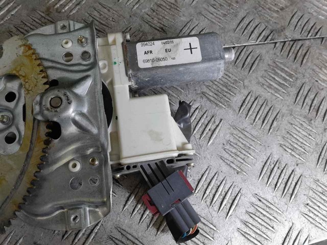 Mecanismo levanta, puerta delantera derecha Toyota Avensis  (2003-2008)