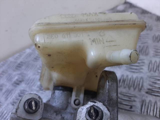 Comprar Depósito del líquido de frenos del cilindro maestro Audi 100 4A5 a bajo precio
