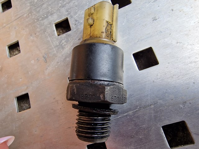 8200671272 RENAULT Sensor de presión de aceite  en stock Córdoba