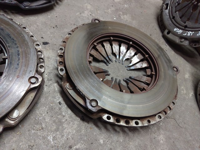 VAG 038141025P Plato de presión de embrague  en stock Salamanca