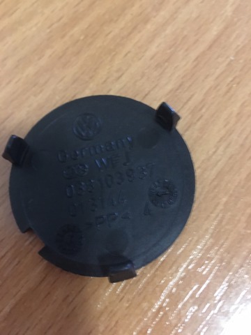 038103937 VAG Pistón de una cubierta decorativa del motor  disponible Vigo