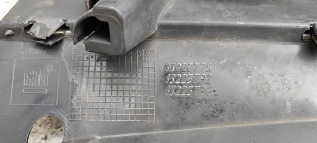 OPEL 13225775 Parrilla  en stock Terrassa